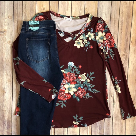 Floral Criss Cross Long Sleeve Top - Picture 2 of 2